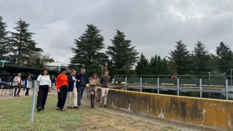 Grupo de personas en una jornada técnica en la EDAR de Palencia
