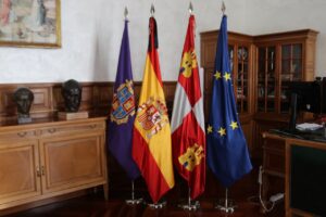 Banderas en el Ayuntamiento de Palencia.
