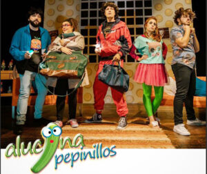 Escena de la comedia Alucina Pepinillos en Torquemada con actores en vestuario de los 80