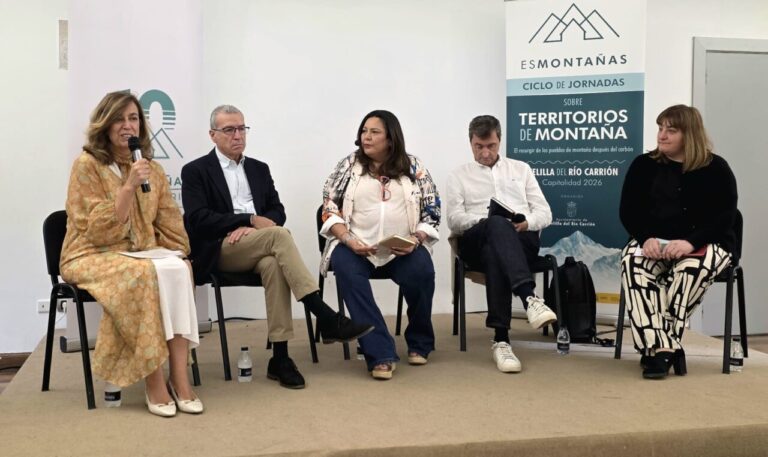 Mesa redonda en el X Congreso de esMontañas sobre territorios de montaña.
