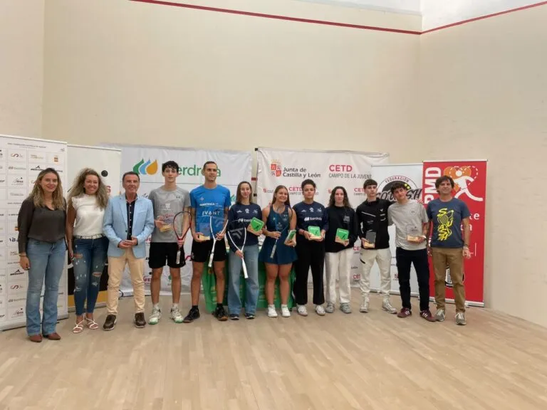 Entrega de premios en las Copas de S.M. el Rey y S.M. la Reina Iberdrola de squash.