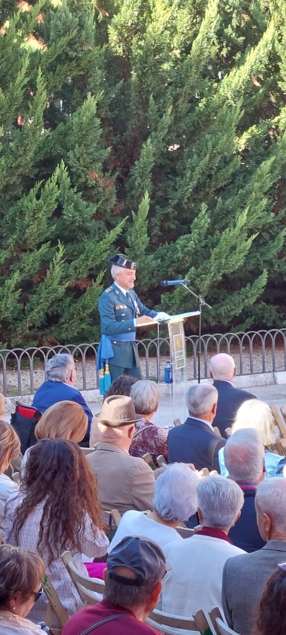 Un militar hablando en un evento del Día de la Hispanidad
