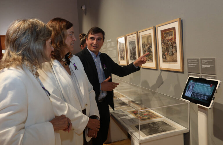 Presentación de la exposición sobre el sufragio femenino en Palencia