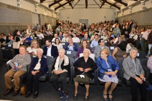 Acto de homenaje a mujeres centenarias en Palencia con gran asistencia.