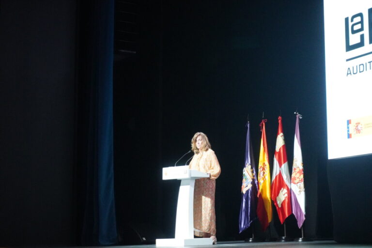 Inauguración del auditorio La Baranda en Baltanás con autoridades presentes