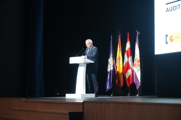 Inauguración del centro cultural La Baranda en Baltanás con autoridades presentes.