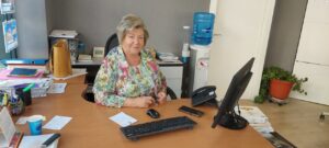 María Purificación Abillo en su oficina de Inmobiliaria Rustic en Palencia