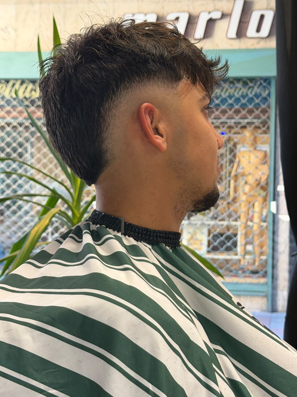 Corte de cabello masculino en peluquería Morabit en Palencia