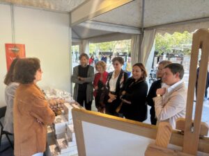 Inauguración de la Muestra de Naturpal en el Paseo del Salón con asistentes