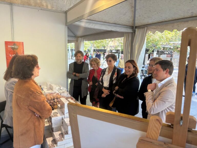 Inauguración de la Muestra de Naturpal en el Paseo del Salón con asistentes