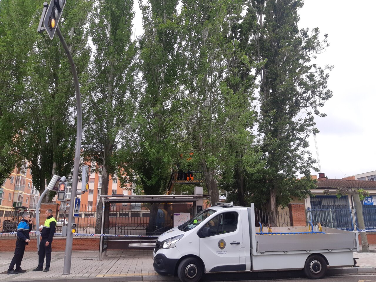 Nueva marquesina de autobús en la Plaza Rabi Sem Tob en Palencia