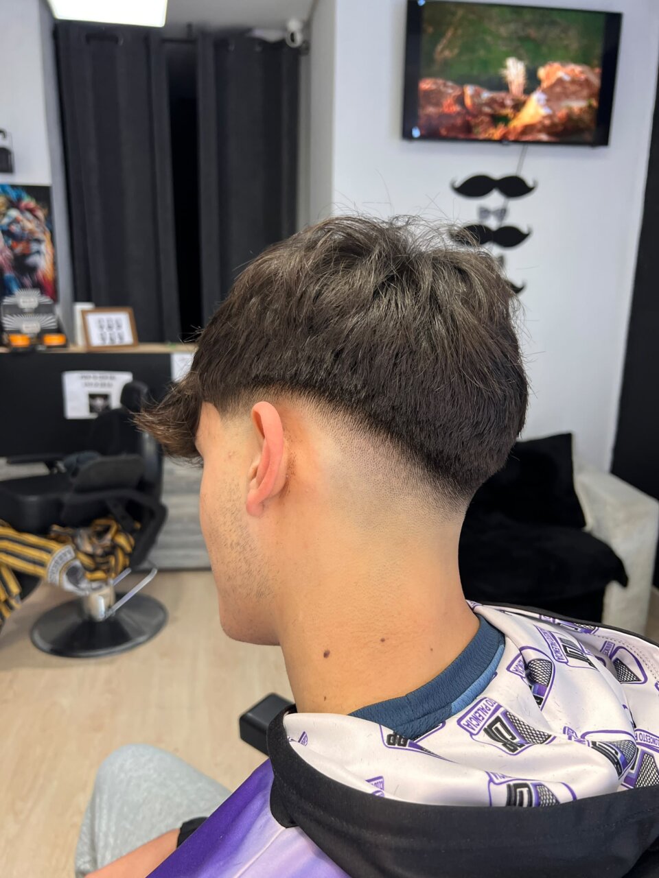 Corte de pelo masculino en la peluquería Morabit en Palencia