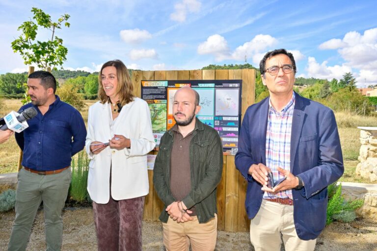 Inauguración de la red ciclista en el Cerrato con varios representantes