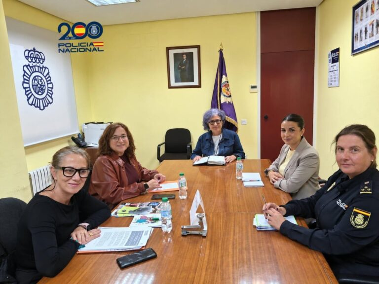 Reunión entre la Policía Nacional y la Fundación Secretariado Gitano en Palencia
