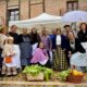 Grupo de personas en trajes tradicionales en la Feria de la Alubia de Saldaña