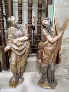 Tallas de San Pablo y San Andrés en la parroquia de San Pedro