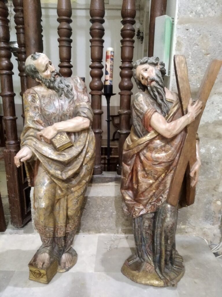 Tallas de San Pablo y San Andrés en la parroquia de San Pedro